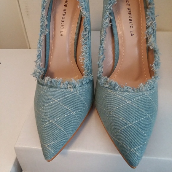 Shoe Republic Denim  Pointed Toe Quilted Heels - Picture 3 of 6